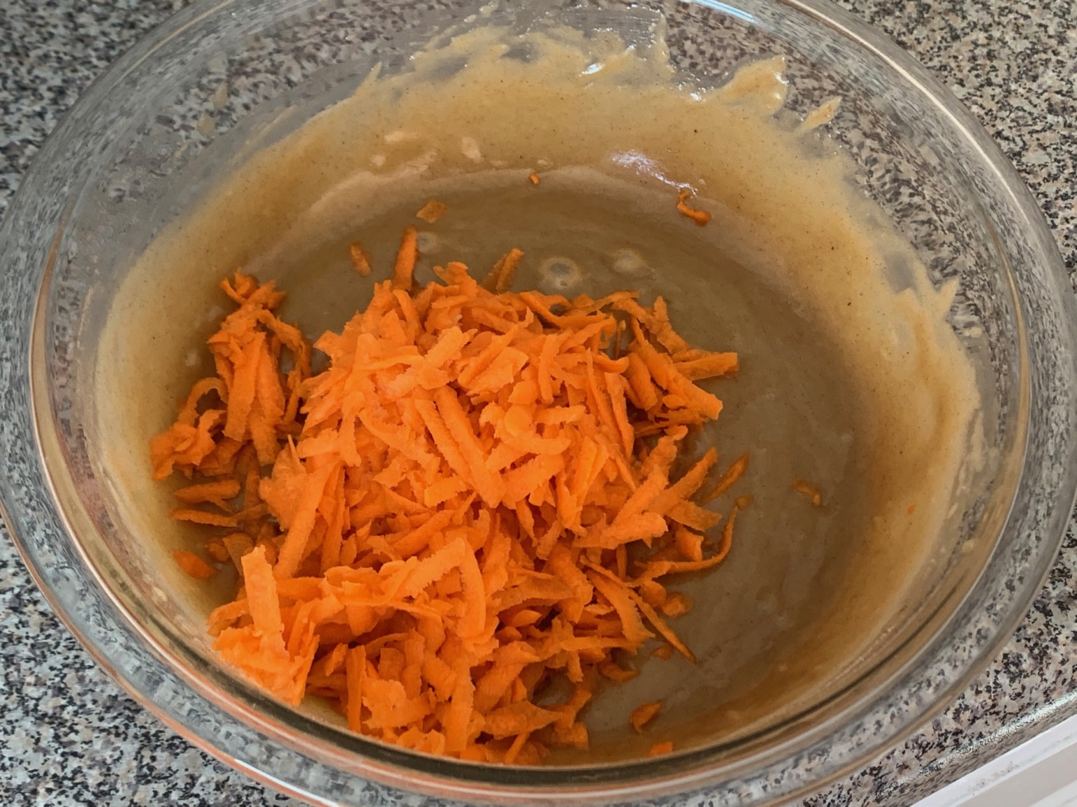 キャロットケーキバーとクリームチーズフロスティングのレシピ